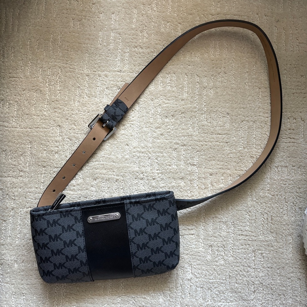 NWOT MICHAEL Michael Kors Black and Gray Belt Bag